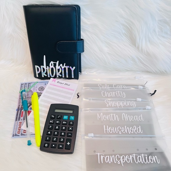 Disney Accessories - Low Priority Budget Binder‎